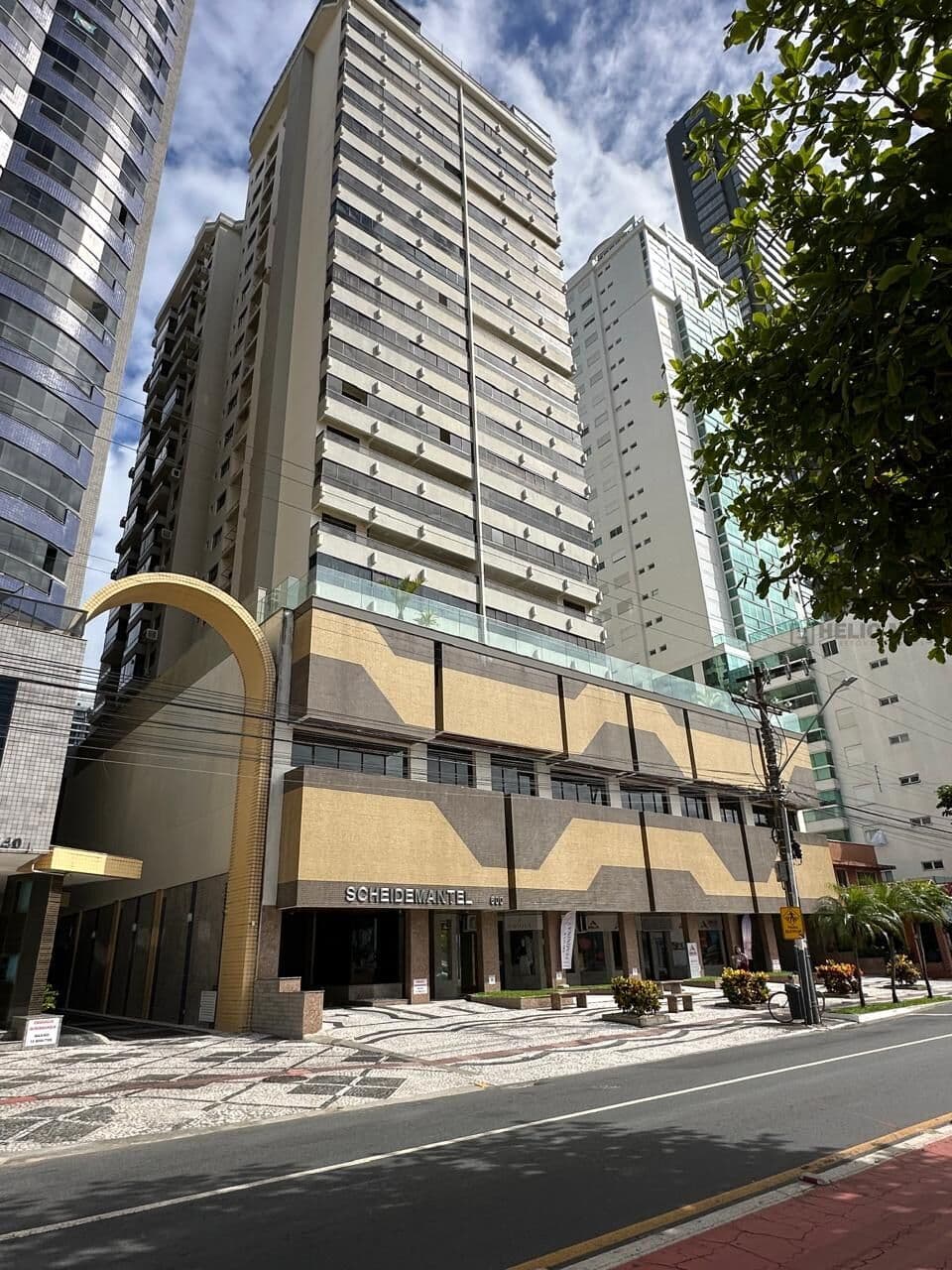 Férias Inesquecíveis: Prédio Frente, ap. Lateral. Mar com Vista da Roda Gigante