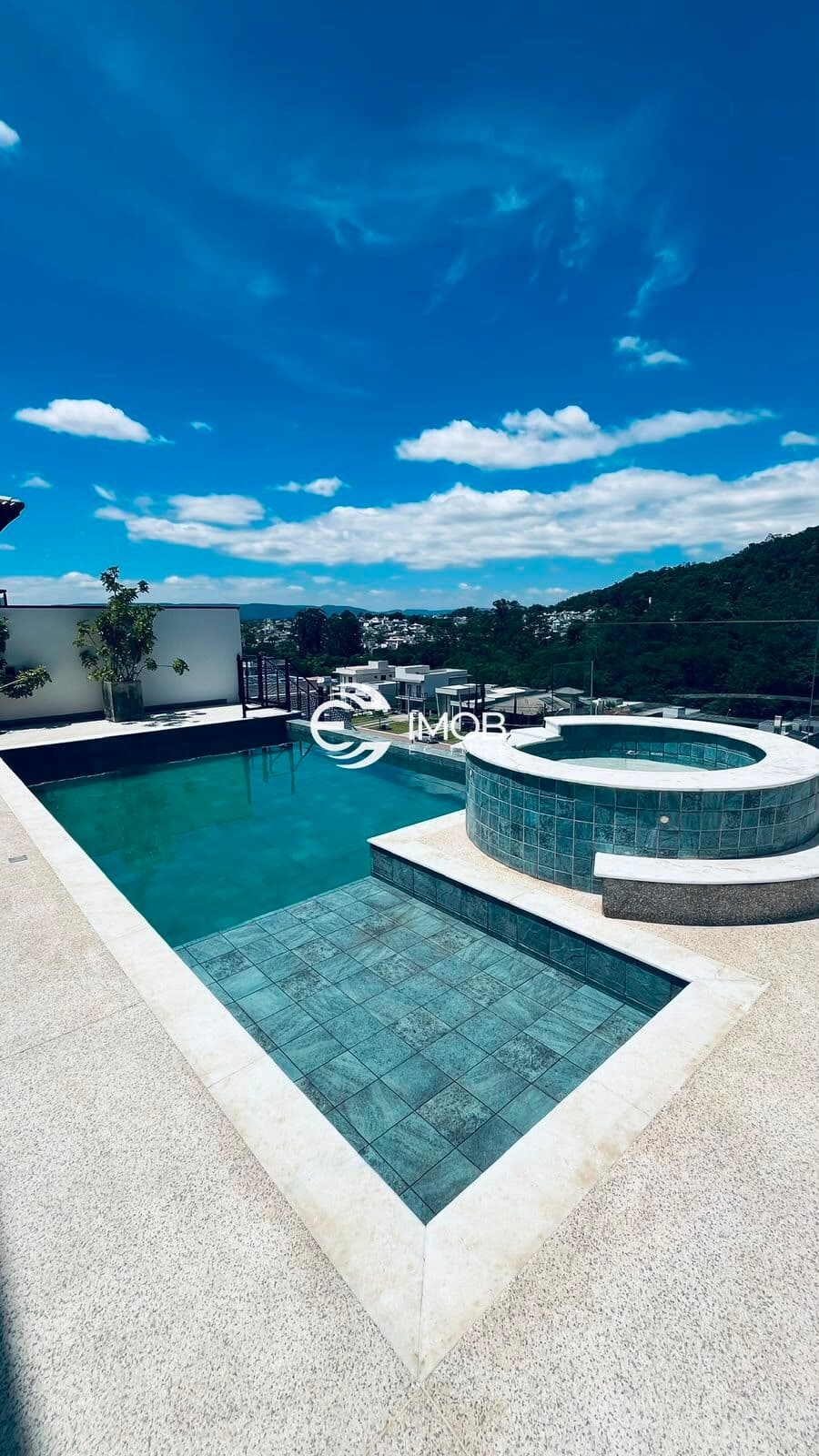 Casa Alto Padrão a venda com 3 suites em Condomínio Ibi Aram II - R$ 1.800.000,00