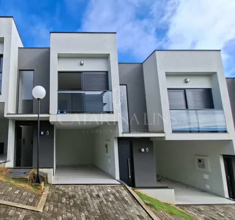 Casa em Condomínio Próximo área PUC
