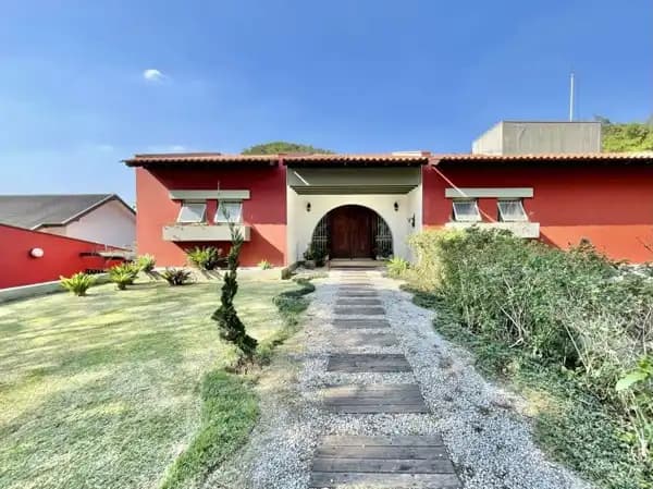 Casa à venda em Cotia/SP