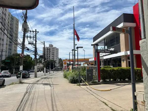 Loja para locação na Cerro Corá com 5 salas, 2 vagas com 122m²