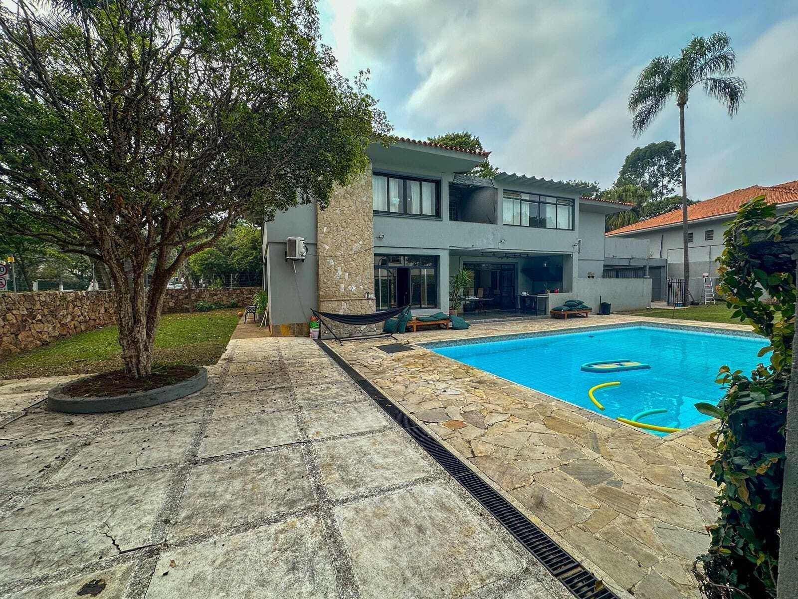 Casa Residencial em Alto de Pinheiros com 400m²