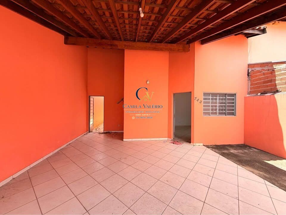 VENDE-SE CASA NO JARDIM BELO HORIZONTE NA CIDADE DE INDAIATUBA COM 3 DORMITORIOS SENDO 1 SUITE - BAIRRO COM EXCELENTE LOCALIZAÇÃO NA CIDADE