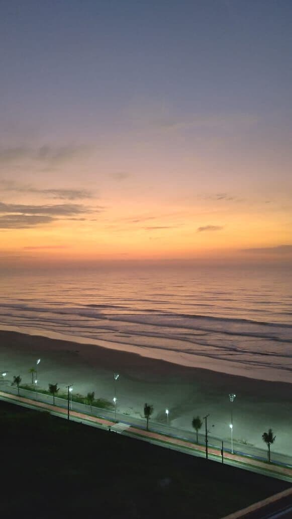AMPLO APARTAMENTO NOVO - ORLA DA PRAIA - MOGANGUA