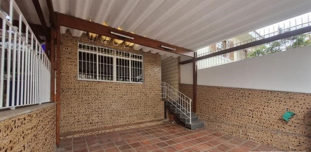 Casa Sobrado 3 domitórios, 2 suítes, 2vagas no Horto