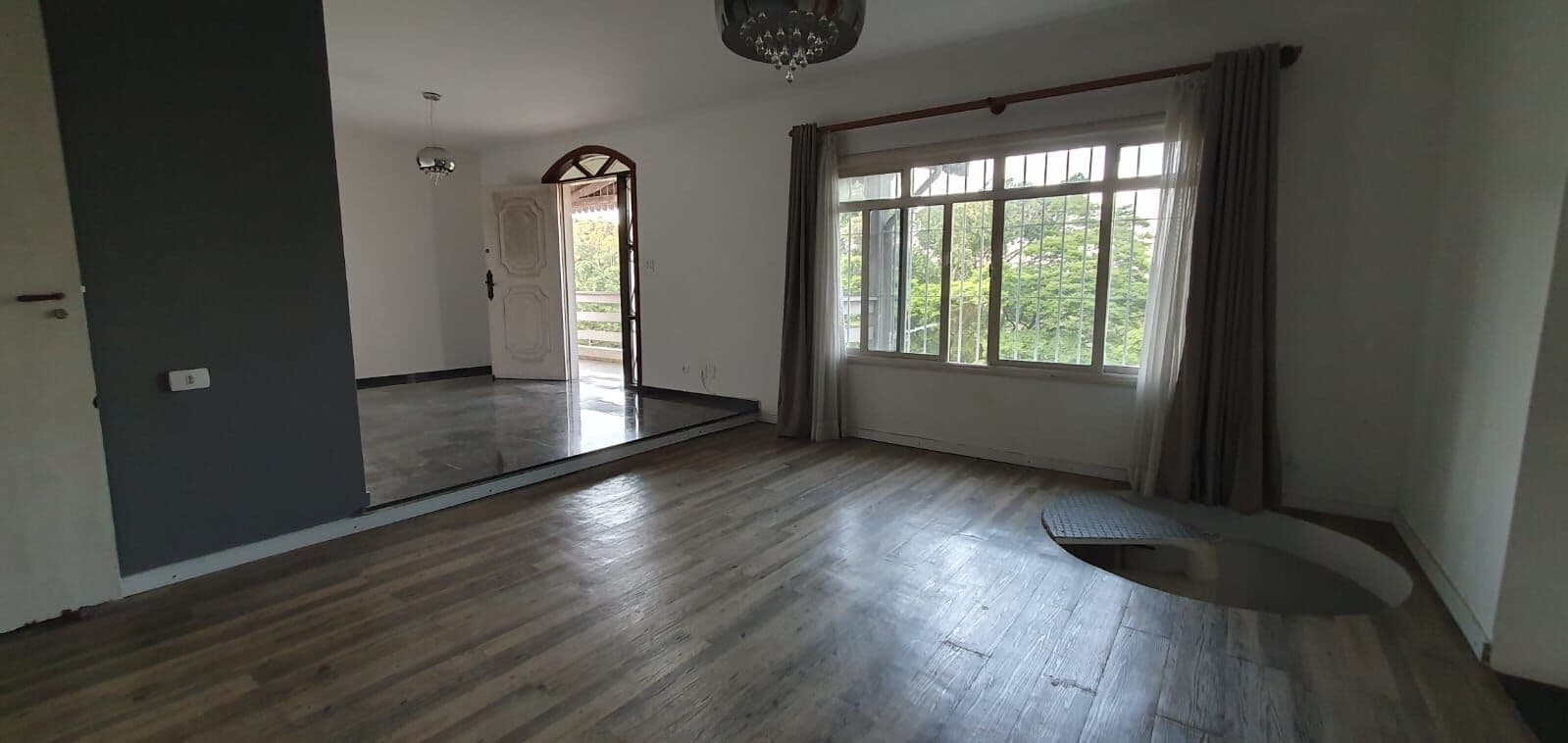 Casa em Condomínio/Rua Fechada - Locação