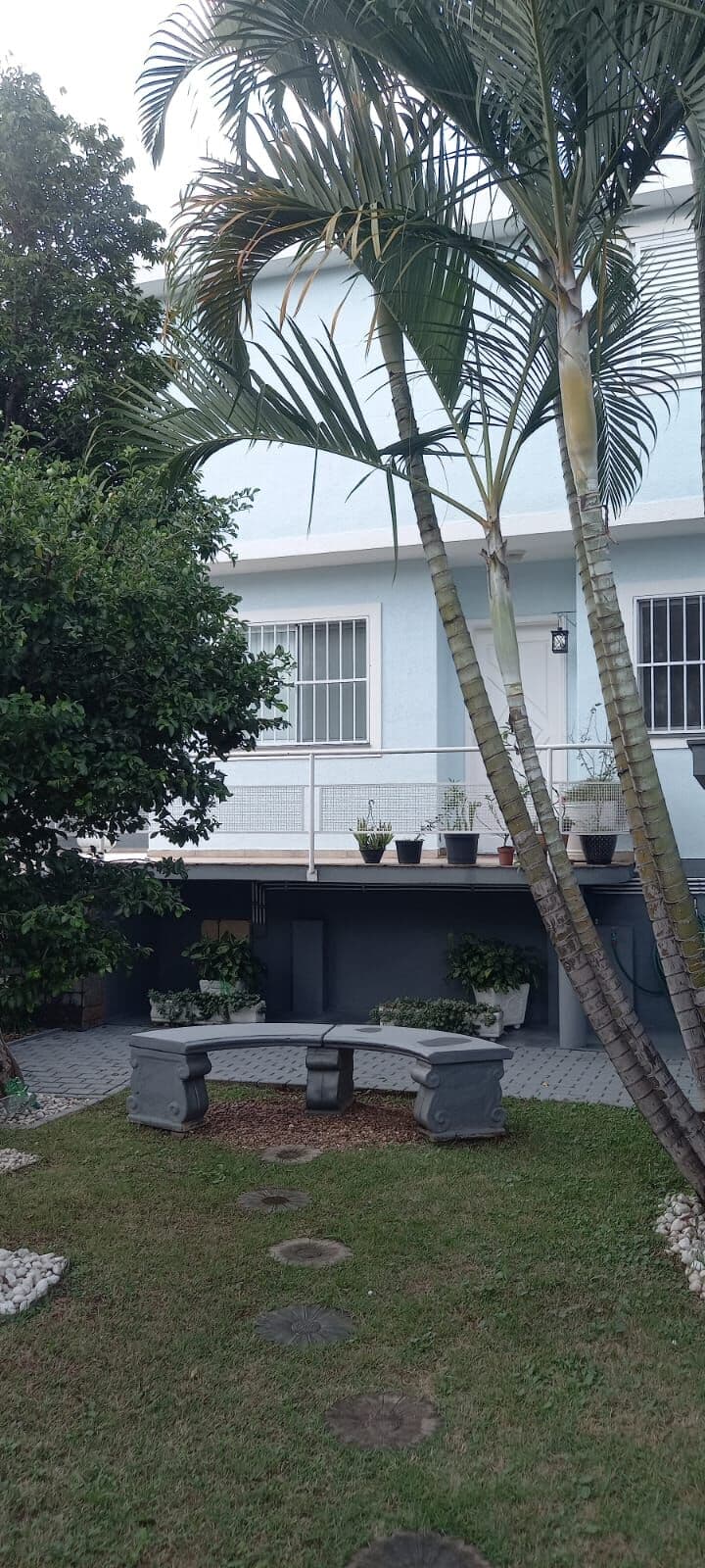 AMPLO SOBRADO - CONDOMINIO FECHADO - HORTO FLORESTAL/TREMEMBÉ