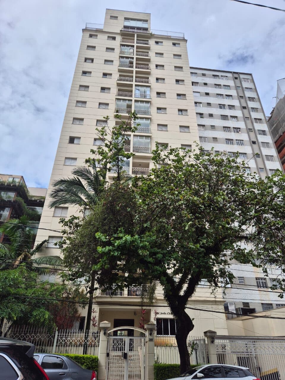 APARTAMENTO SEMI MOBILIADO - ACLIMAÇÃO - LOCAÇÃO