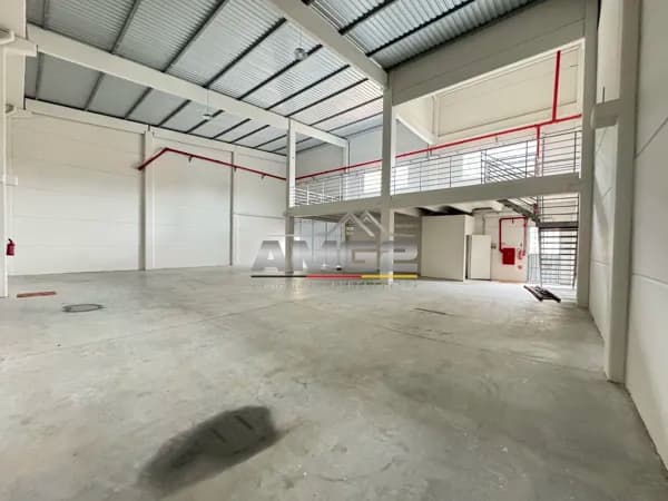 Galpão de 340m² com mezanino em Brusque