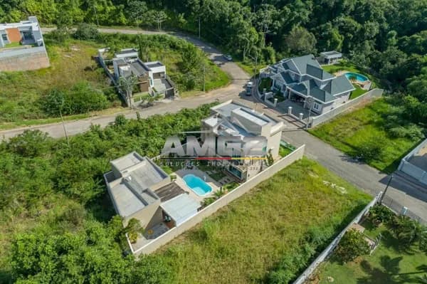 Casa Alto Padrão Mobiliada na Lagoa Dourada em Brusque. Confira!