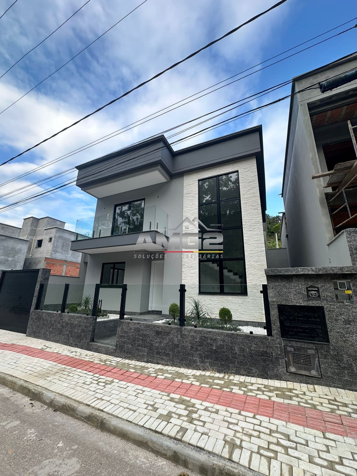 Casa com 3 dormitórios sendo 2 suítes na Nova Brasília em Brusque SC