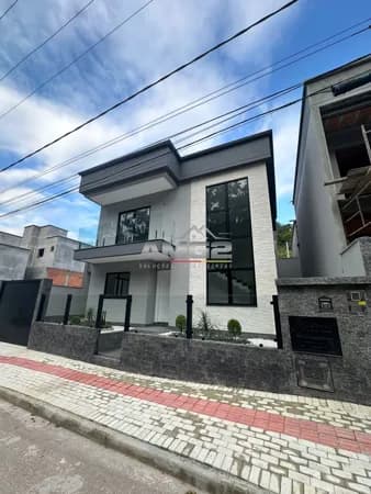 Casa com 3 dormitórios sendo 2 suítes na Nova Brasília em Brusque SC