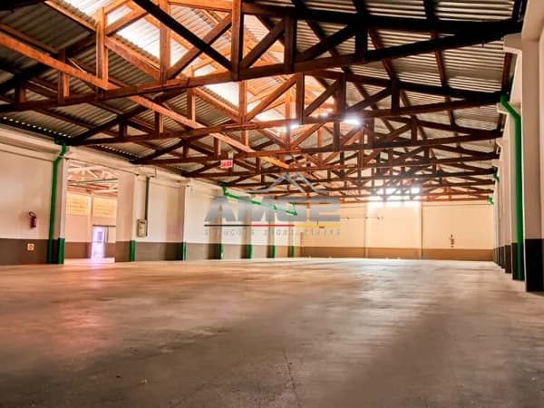 Galpão industrial com 1.606m² para locação em Brusque