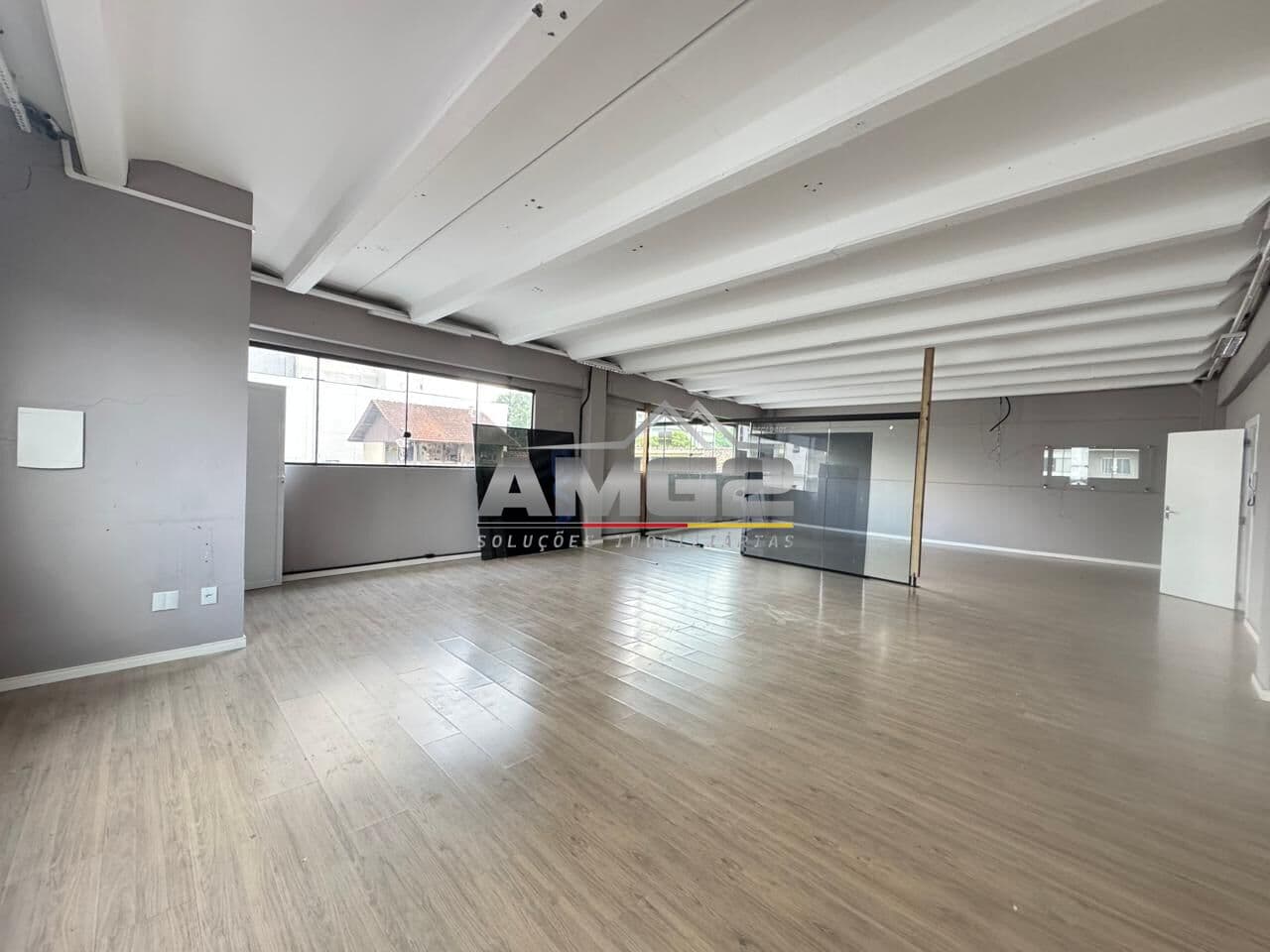 Sala Comercial no São Luis em Brusque sem Condomínio - Segundo Piso