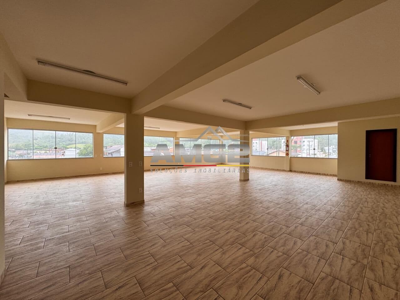 Sala Comercial com 150m² na Limeira em Brusque