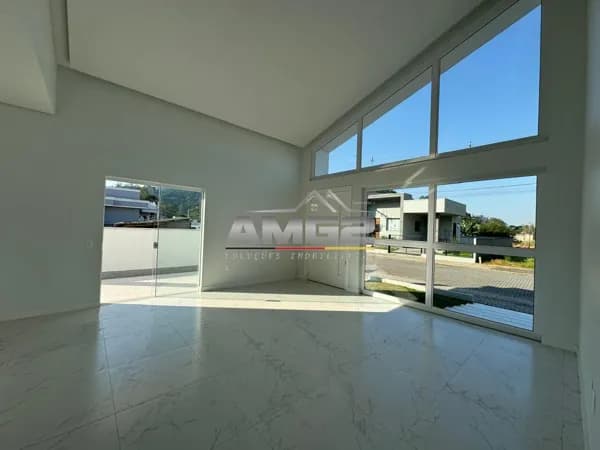 Oportunidade! Casa com 3 dormitórios sendo 1 suíte em Guabiruba