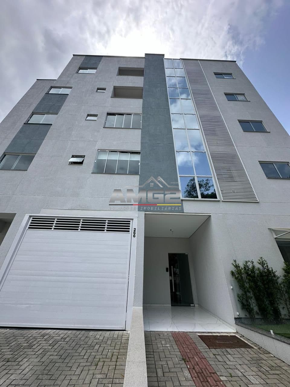 Apartamento com 2 dormitórios sendo 1 suíte no Azambuja em Brusque SC