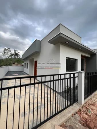 Casa com 2 dormitórios sendo 1 suíte em Guabiruba SC