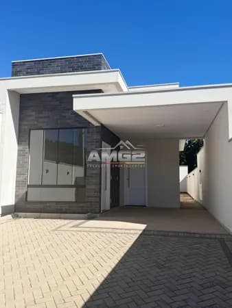 Casa com 3 dormitórios sendo 1 suíte no em Brusque