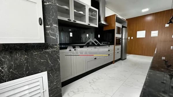 Apartamento com 2 dormitórios sendo 1 suíte em Meia Praia, Itapema SC. Aceita permuta em Brusque!
