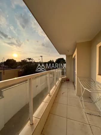 Apartamento: Dá pra receber os amigos fazendo churrasco e vendo o pôr do Sol!!!