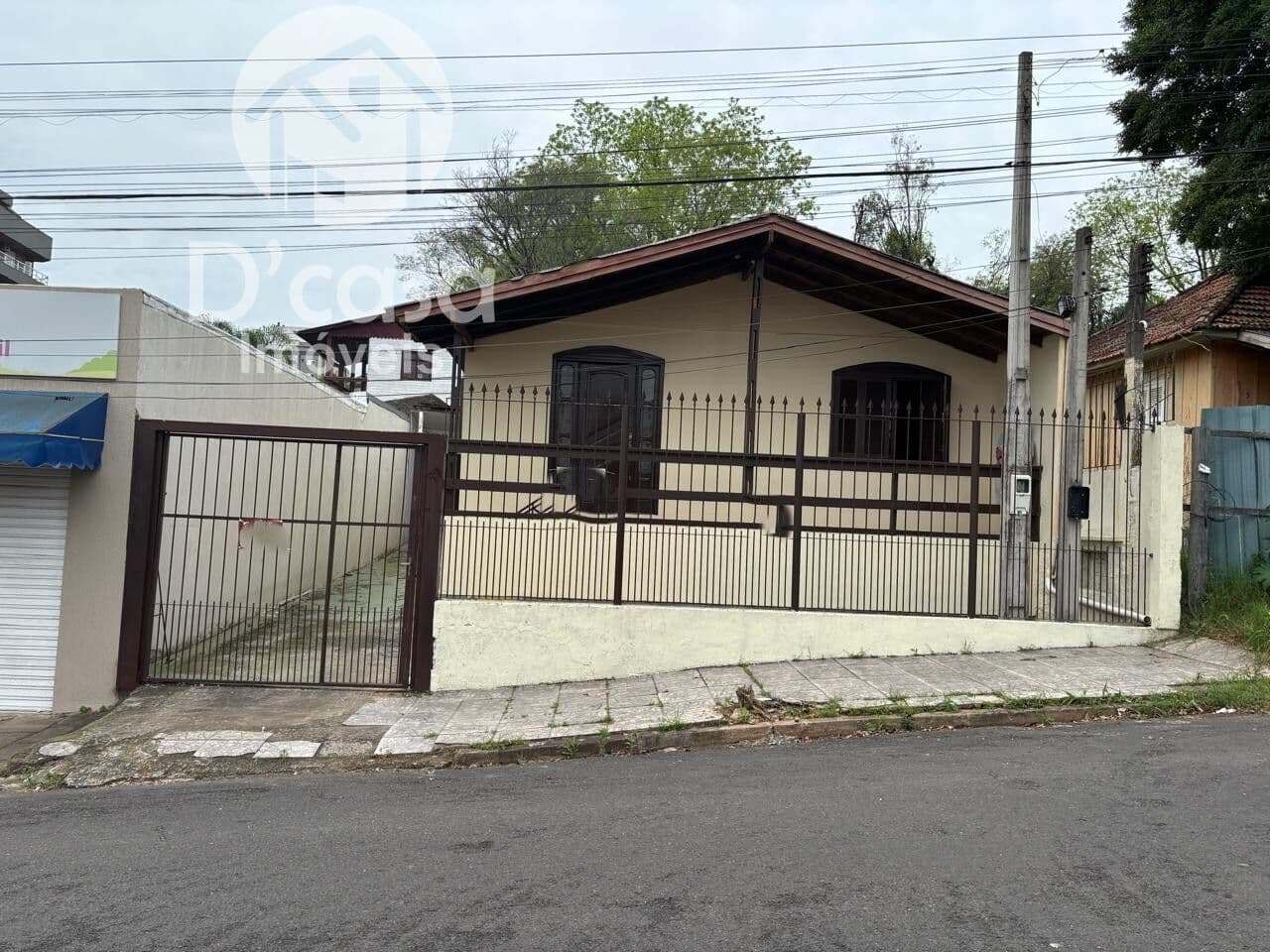 Excelente casa à venda no bairro Vila Cachoeirinha - Cachoeirinha/RS