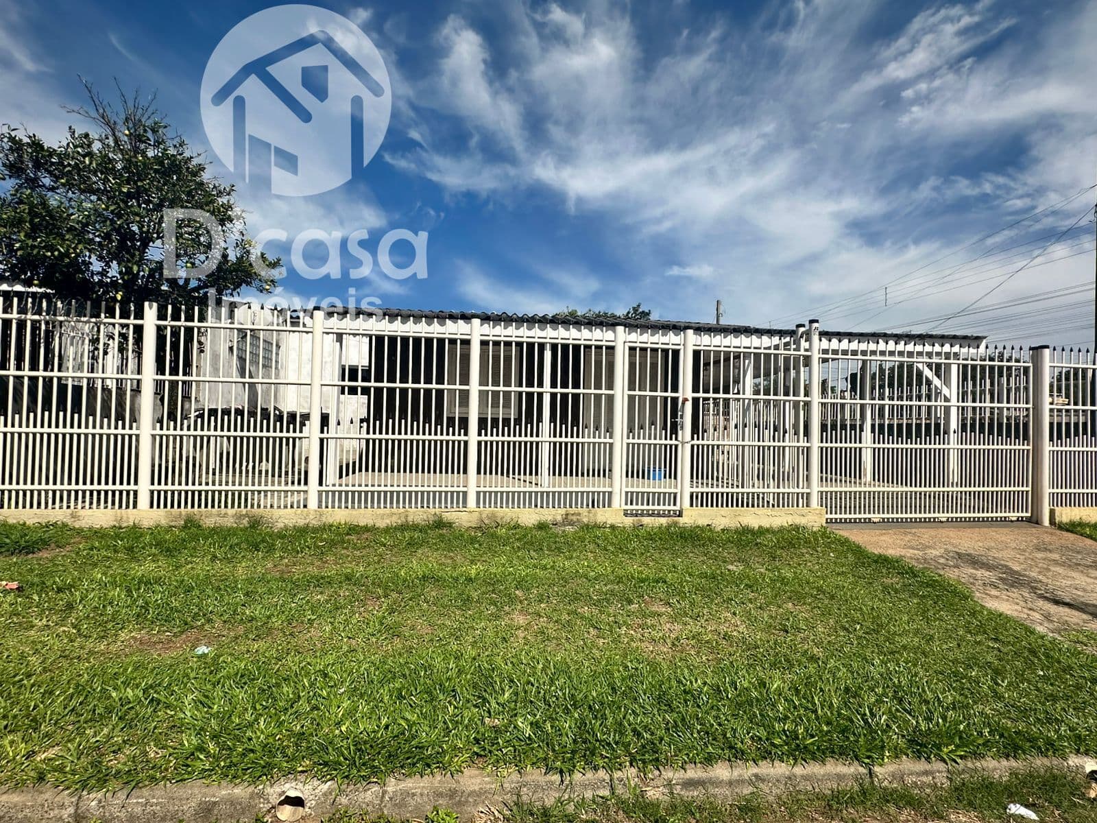 Casa de madeira à venda no bairro Vila Vista Alegre - Cachoeirinha/RS