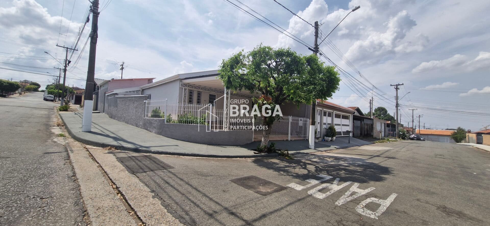 Casa com Edícula em Antônio Zanaga II, Americana/SP