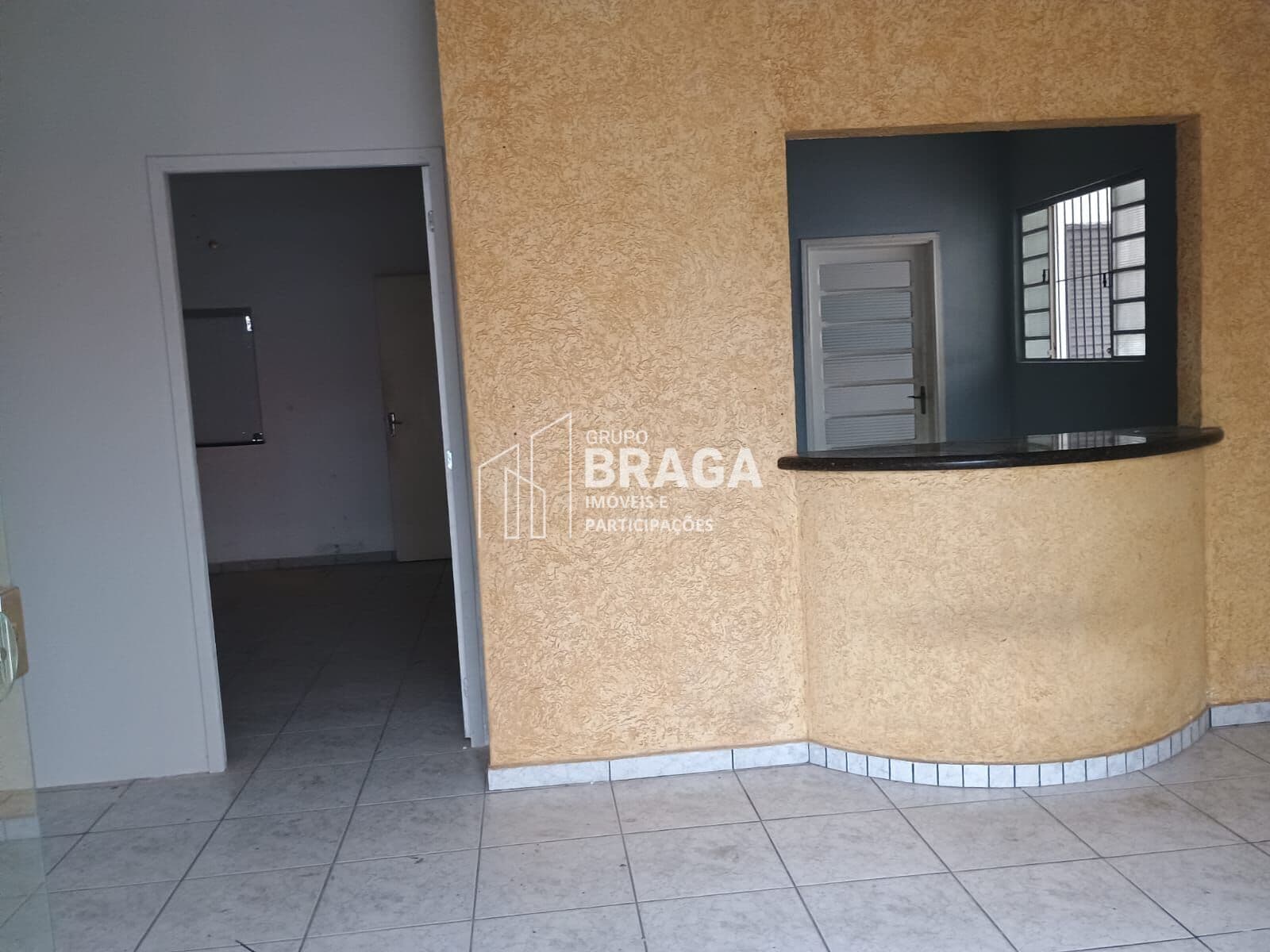 Casa Comercial com Salão Comercial em Americana, Centro/SP