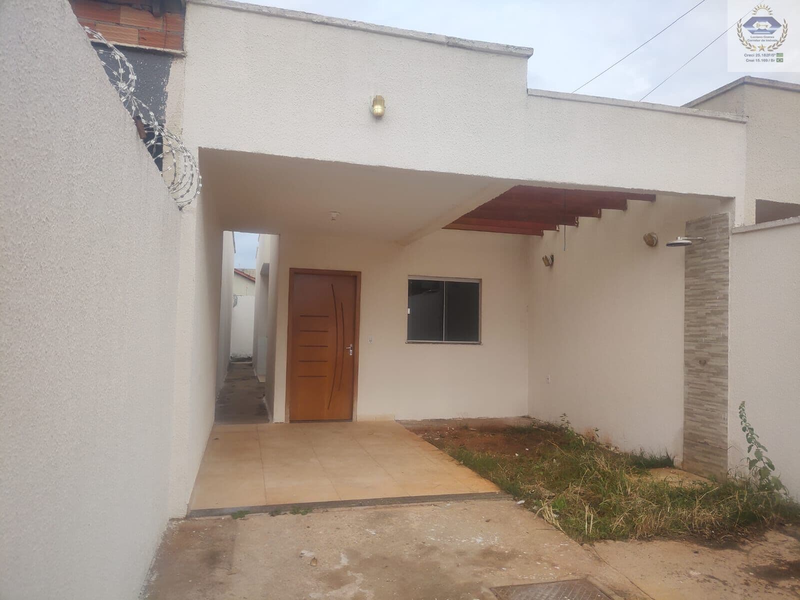 Casa 2 Qts,sendo1 suíte, garagem coberta no Setor Ponta Kayana-Trindade