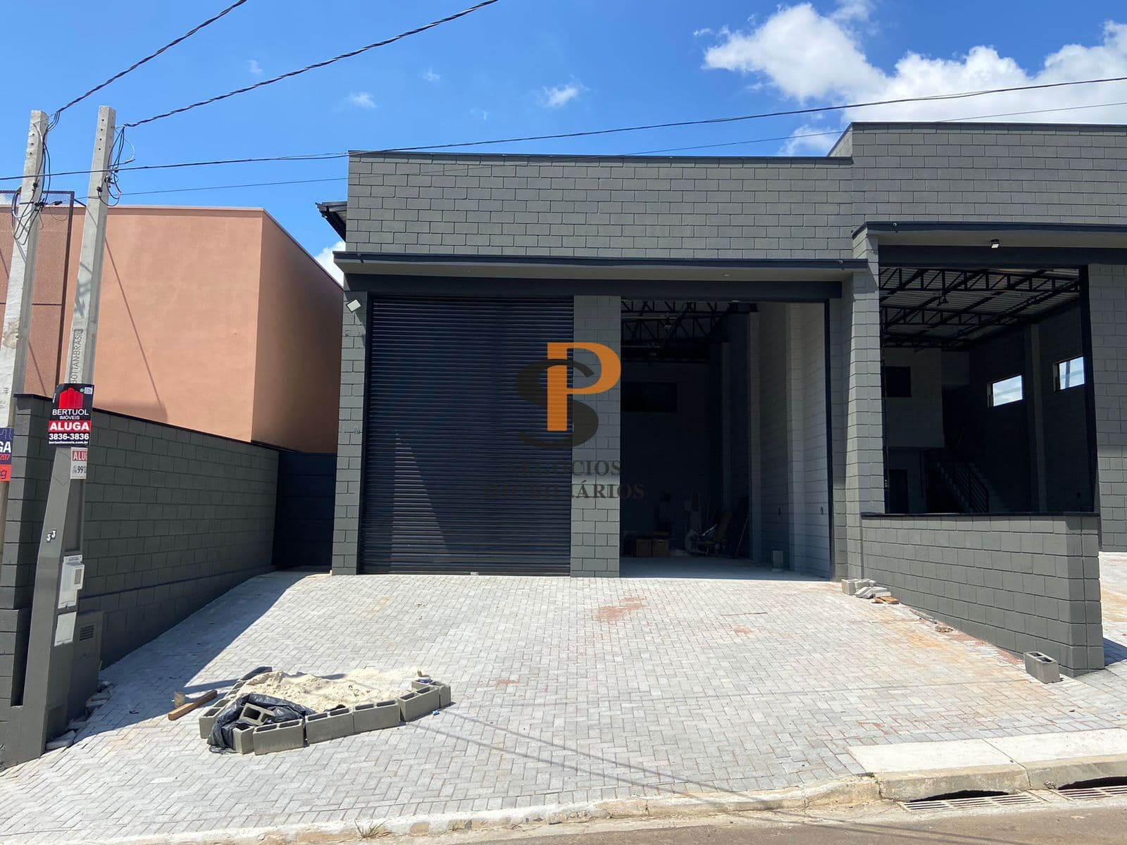 Galpão Comercial | Santa Claudina — Vinhedo/SP Locação | 146 m² | Entrega Imediata
