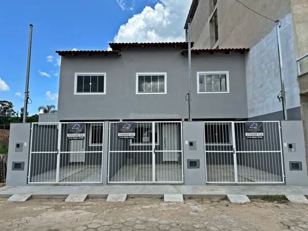 Casa geminada no bairro Cruzeiro em Lima Duarte/MG
