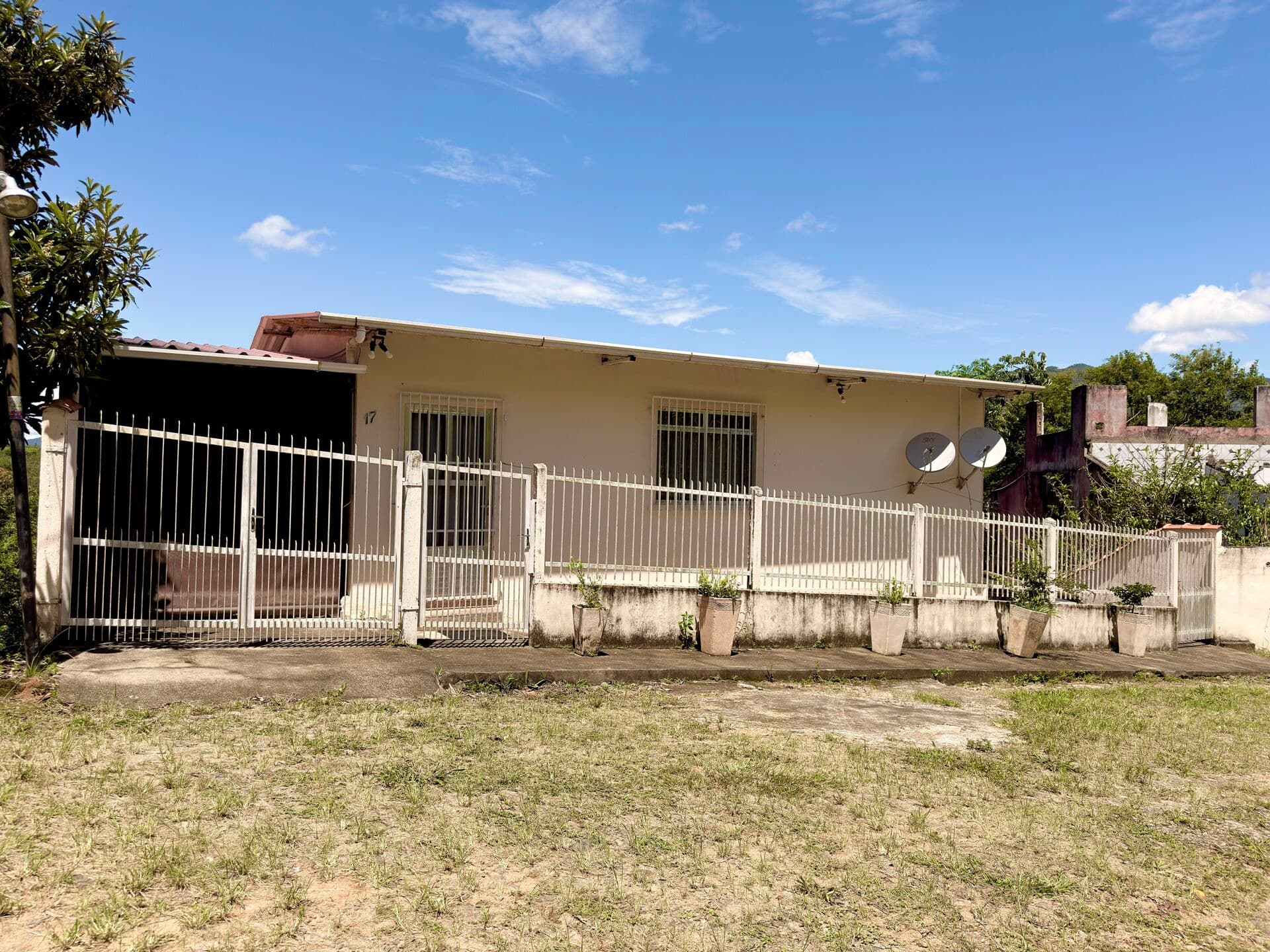 Casa para venda no Centro, Lima Duarte/MG.