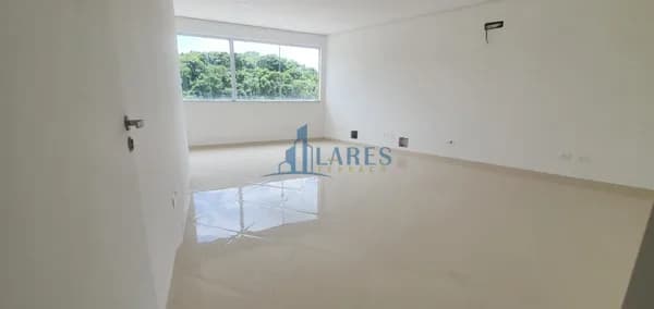 Sala comercial bem localizada em Santana de Parnaíba