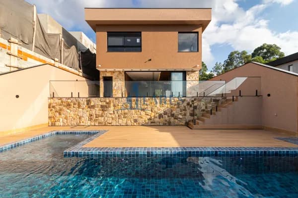 Luxuosa Casa Automatizada com Piscina no Condomínio Reserva Santa Anna