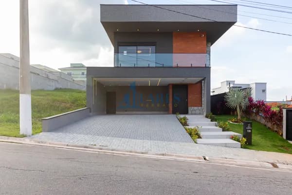 Casa de Alto Padrão 100% Automatizada com Rooftop, Piscina Aquecida e Energia Solar