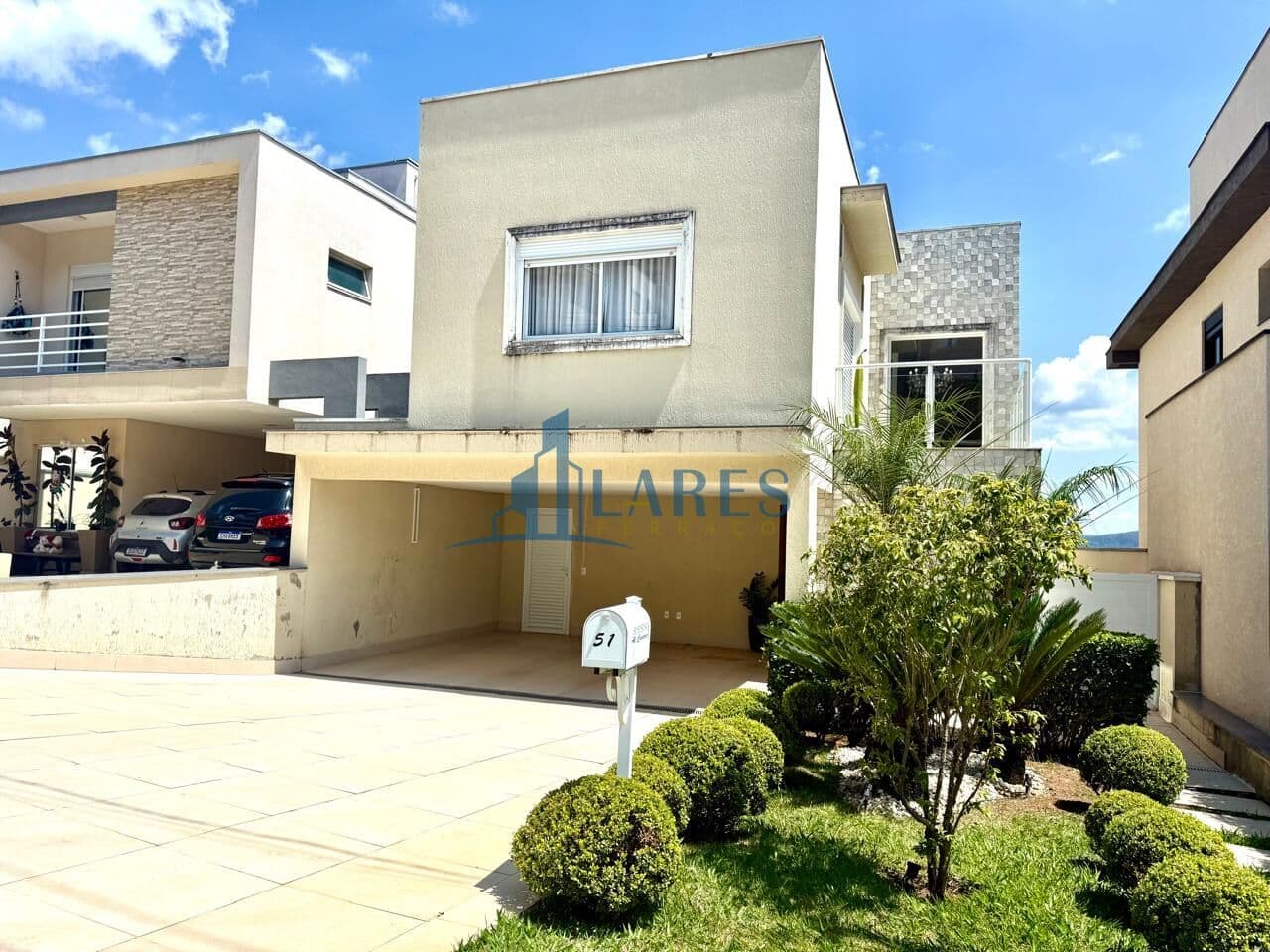 Linda casa a venda no condomínio New Ville.