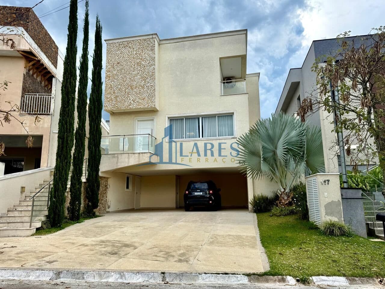 CASA DE ALTO PADRÃO À VENDA – CONDOMÍNIO NEW VILLE!