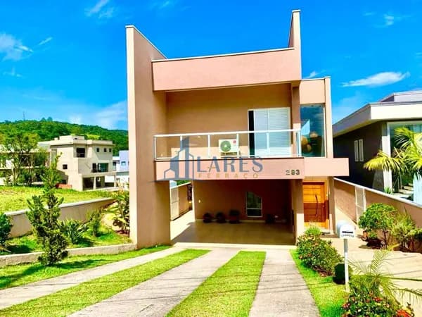 Belíssima Casa à Venda no Condomínio New Ville – Santana de Parnaíba