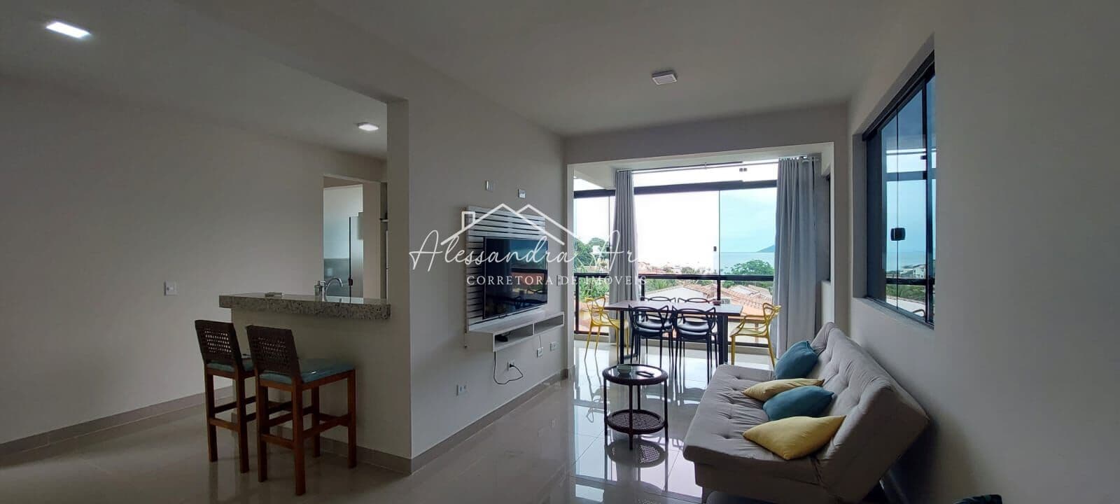Apartamento à venda apenas poucos passos da praia , bairro São Francisco - São Sebastião- SP