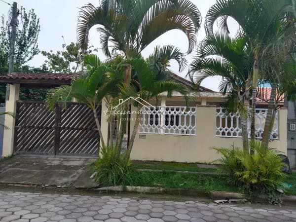 Casa à venda com 03 quartos sendo 01 suíte, bairro Getuba , Caraguatatuba - SP.