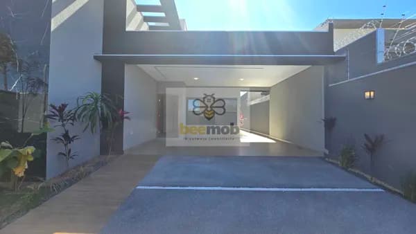 Casa Térrea com 3 quartos sendo 1 suíte com piscina no Pioneiros
