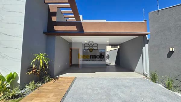 Casa Térrea com 3 quartos sendo 1 suite com piscina