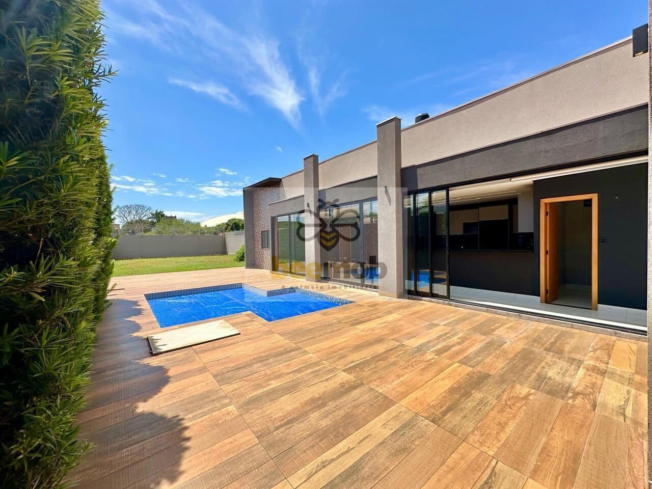 MAGNIFICA CASA DE ALTO PADRÃO- PISCINA AQUECIDA E ENERGIA FOTOVOLTAICA
