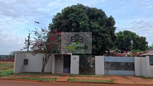 Casa com amplo quintal