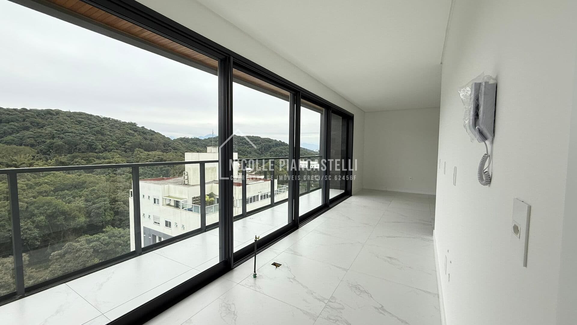 Apartamento de Alto Padrão com 03 suítes e 02 vagas no Atiradores, em Joinville-SC