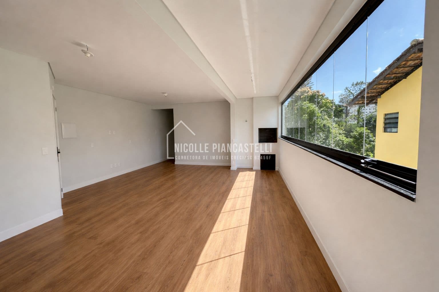 Apartamento com 1 suíte + 1 quarto, no Saguaçú