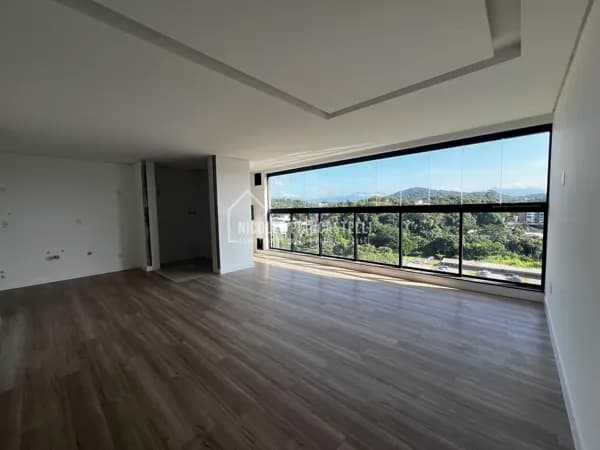 Apartamento alto padrão com 3 suítes e 2 vagas de garagem, no Anita Garibaldi