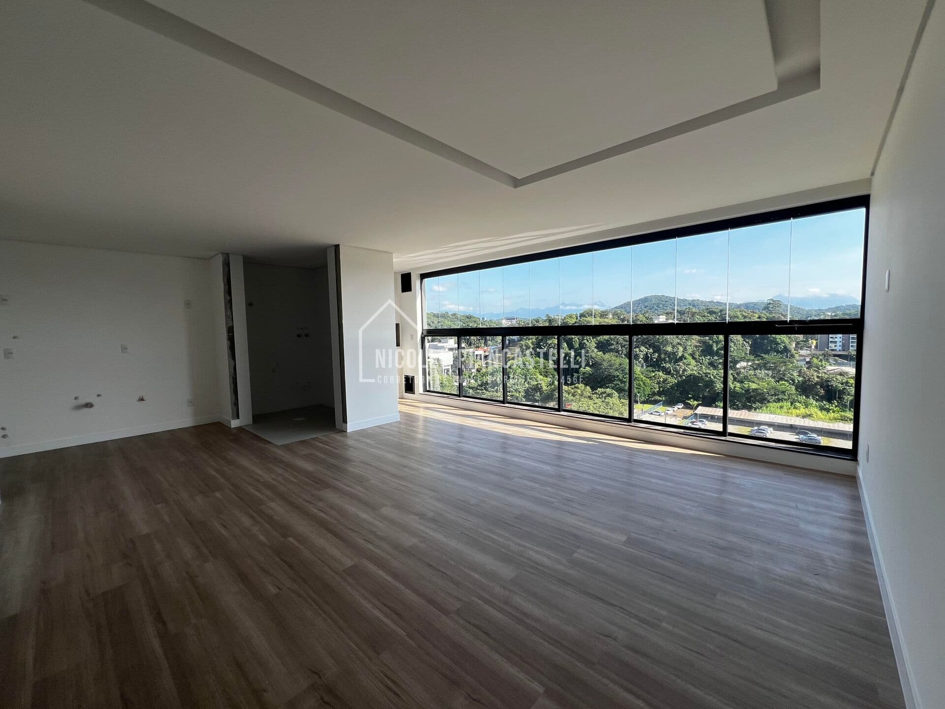 Apartamento alto padrão com 3 suítes e 2 vagas de garagem, no Anita Garibaldi