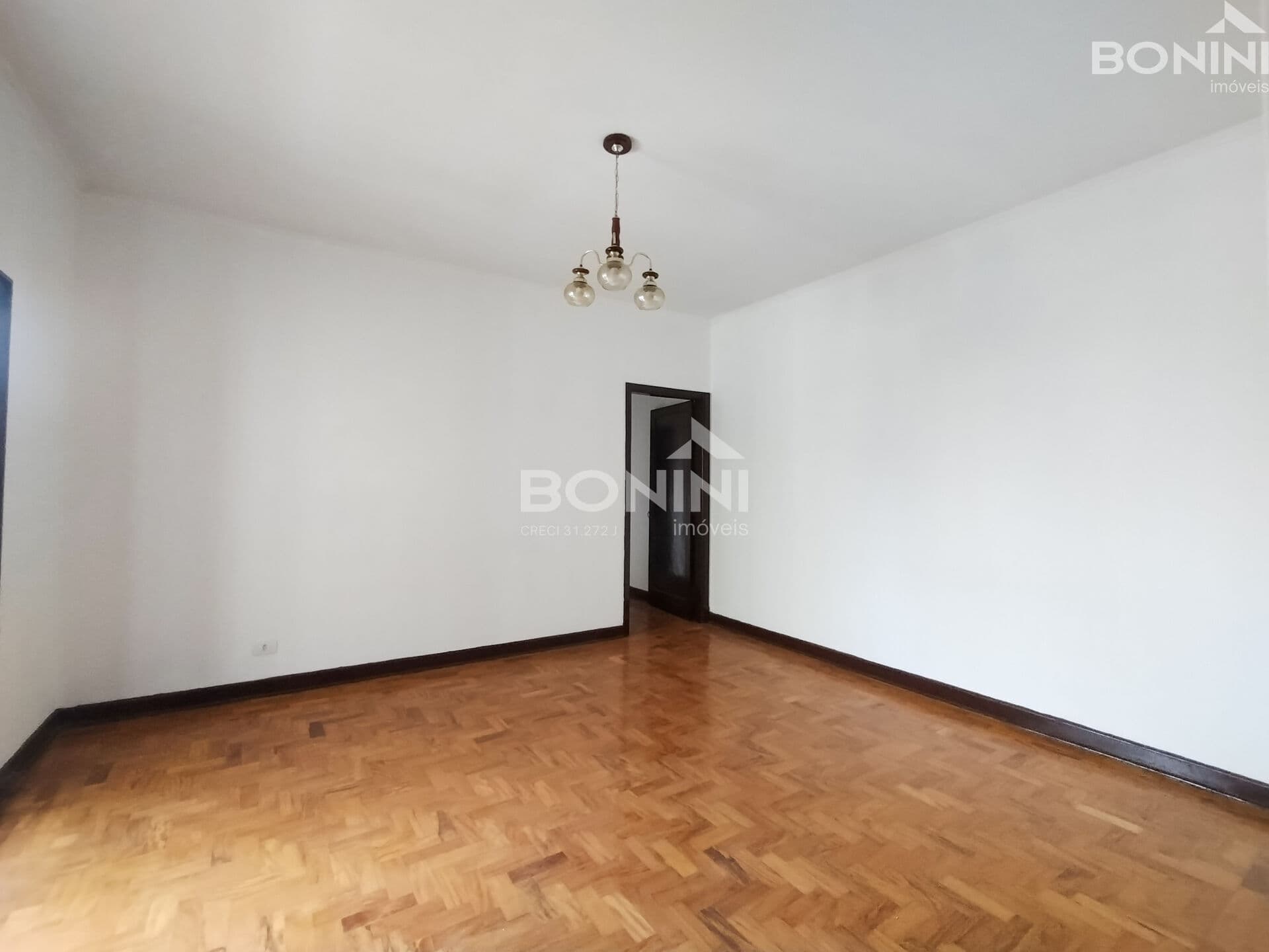 Apartamento com sacada ampla no Centro de Americana
